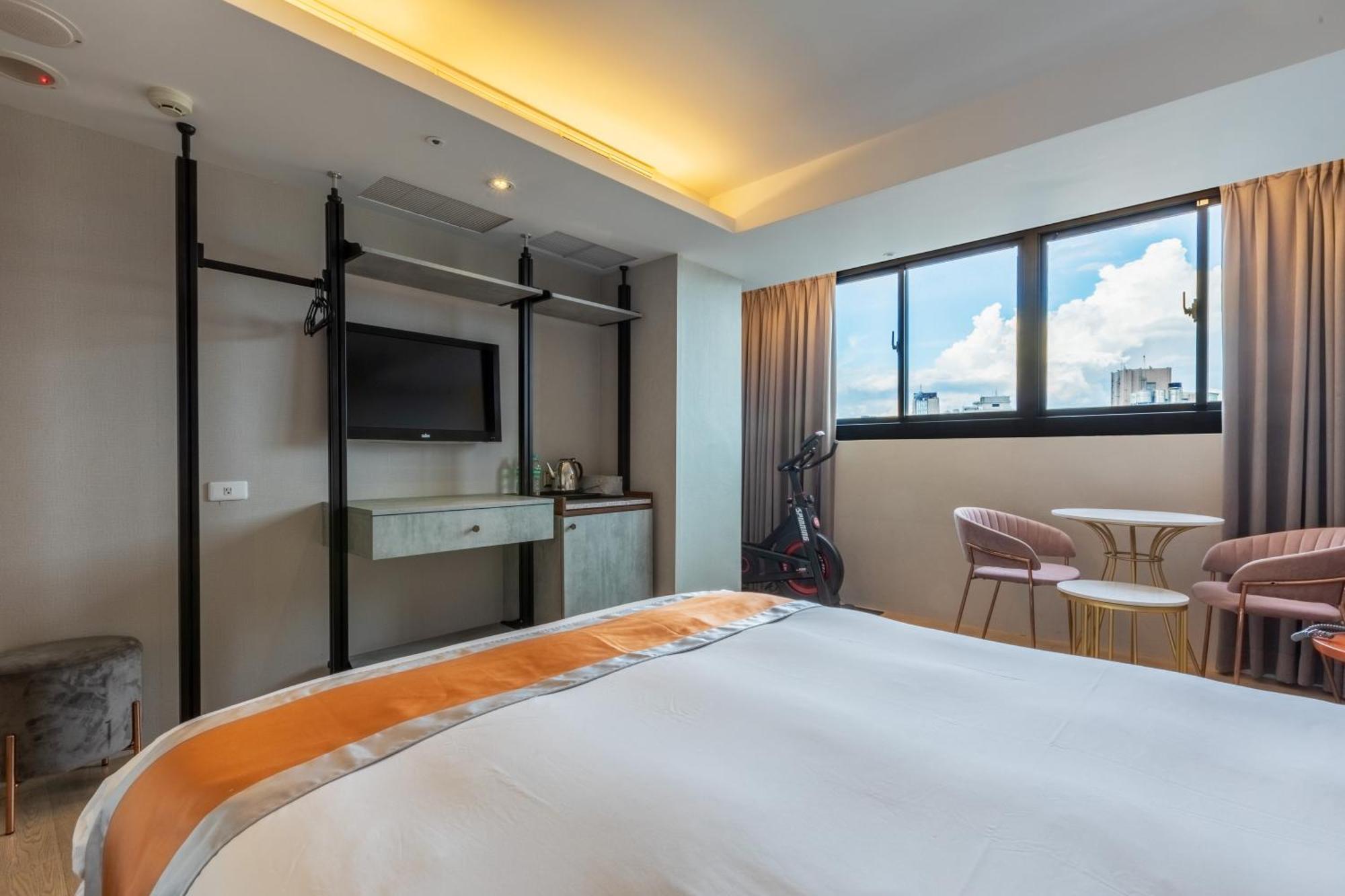 Ren Mei Fashion Hotel Taichung Room photo