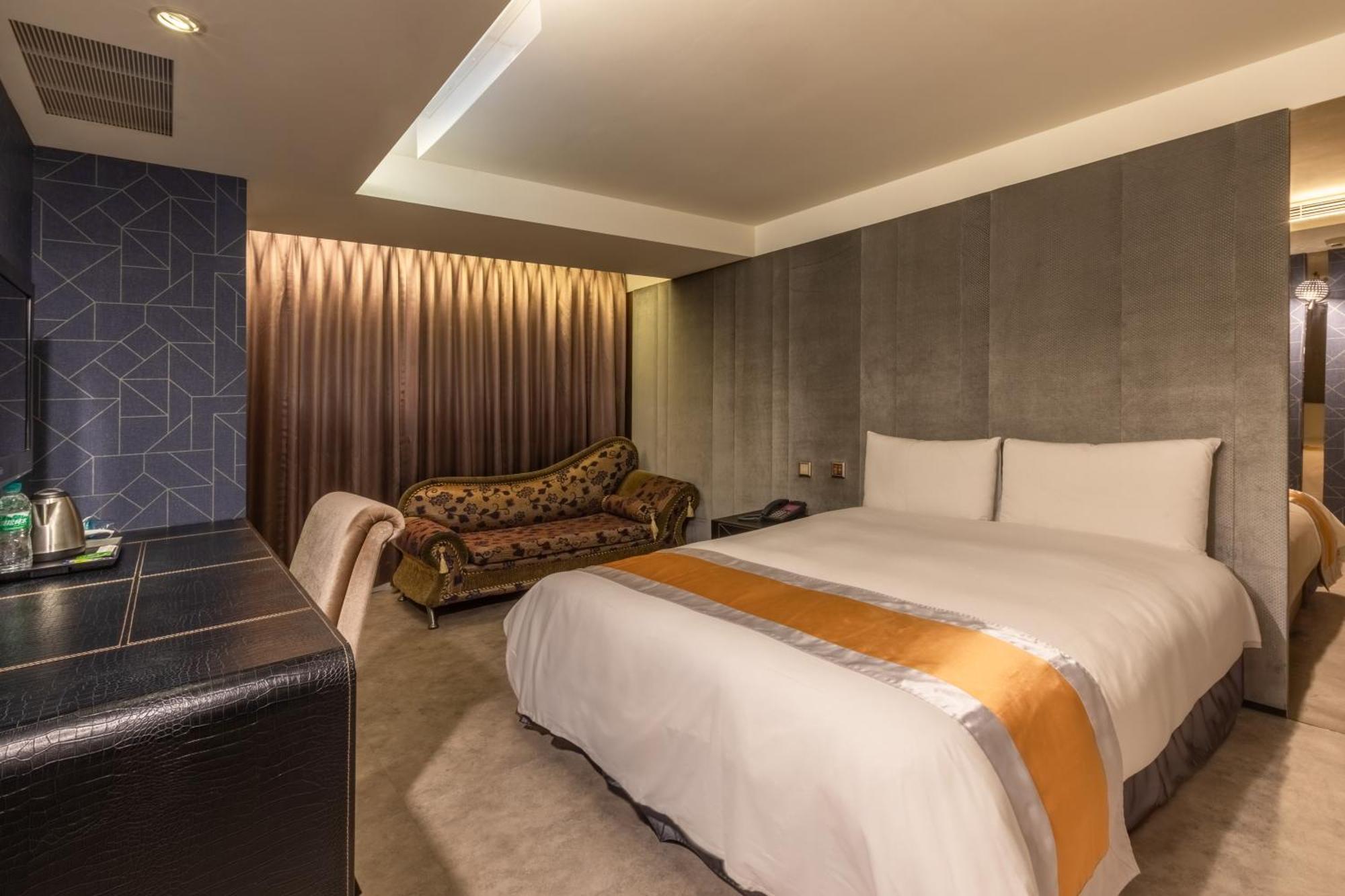Ren Mei Fashion Hotel Taichung Exterior photo