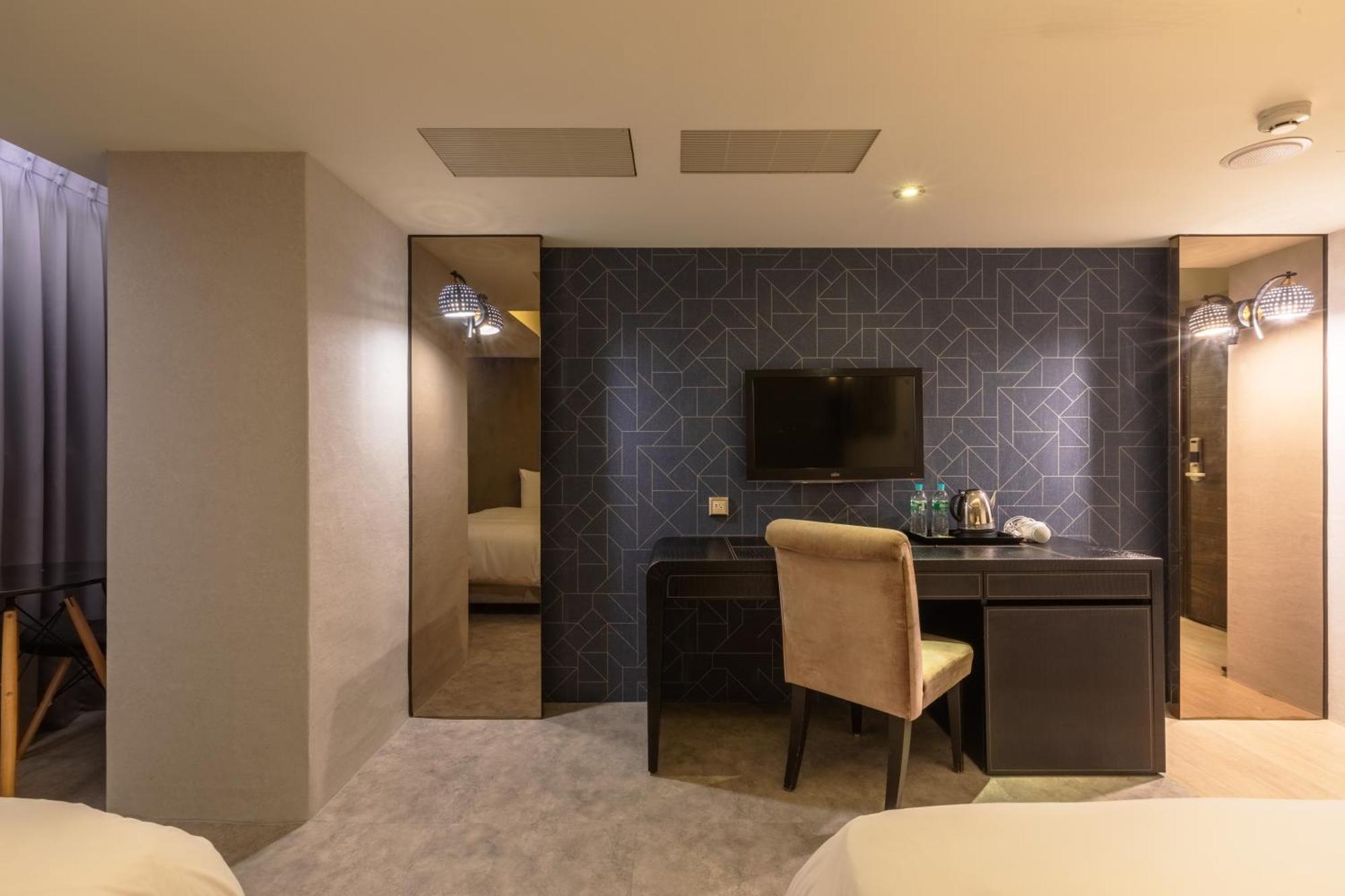 Ren Mei Fashion Hotel Taichung Room photo