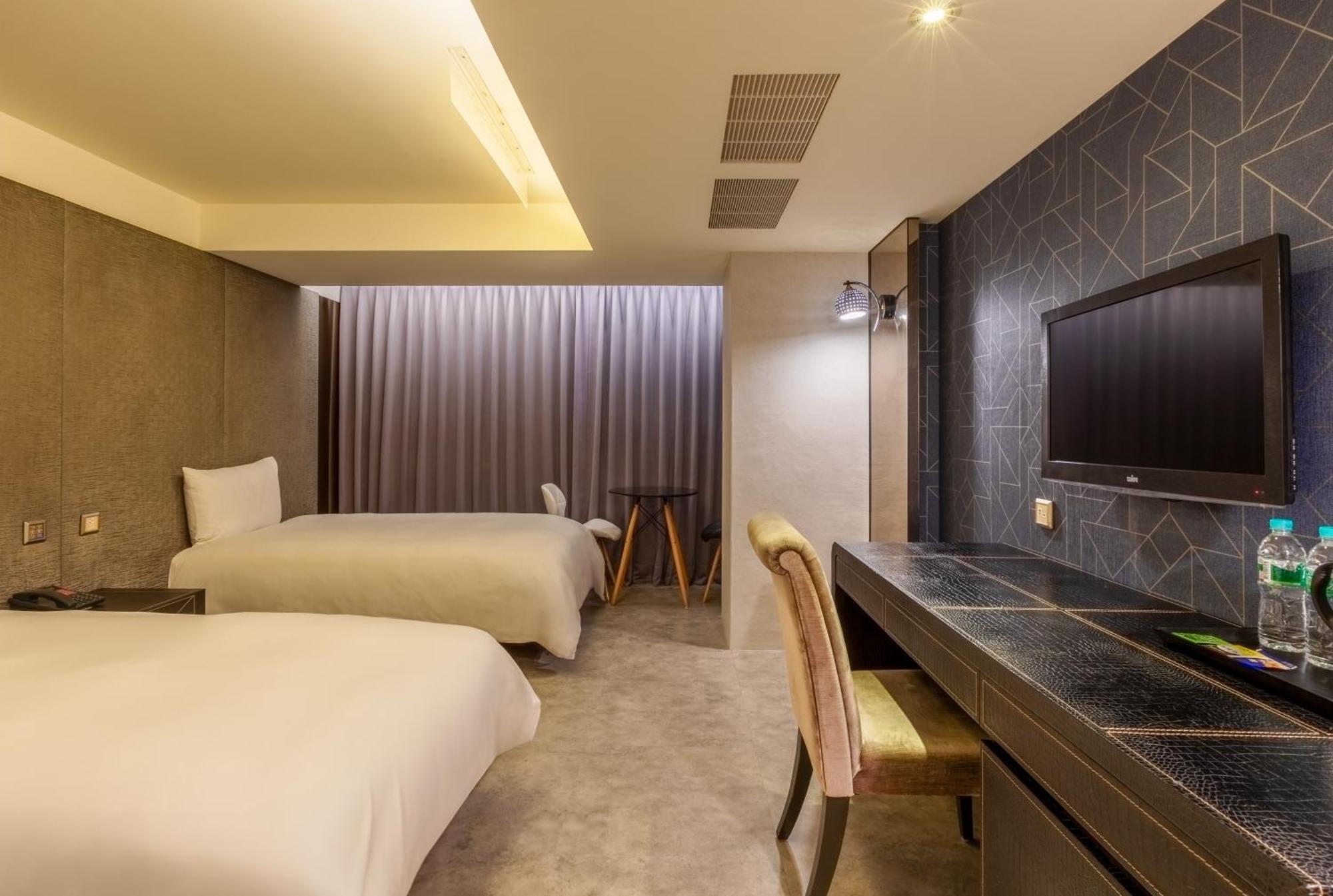 Ren Mei Fashion Hotel Taichung Room photo
