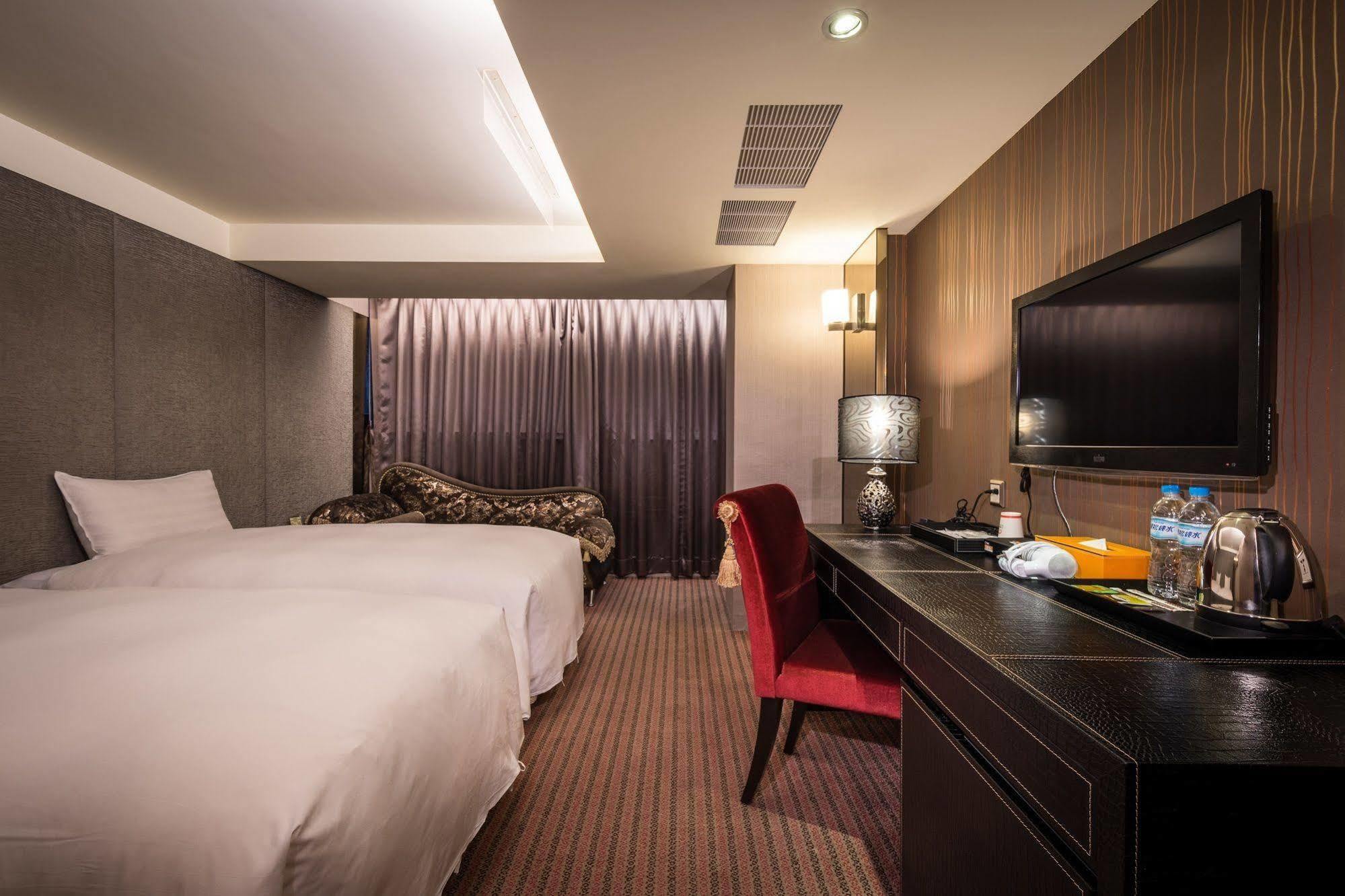 Ren Mei Fashion Hotel Taichung Exterior photo